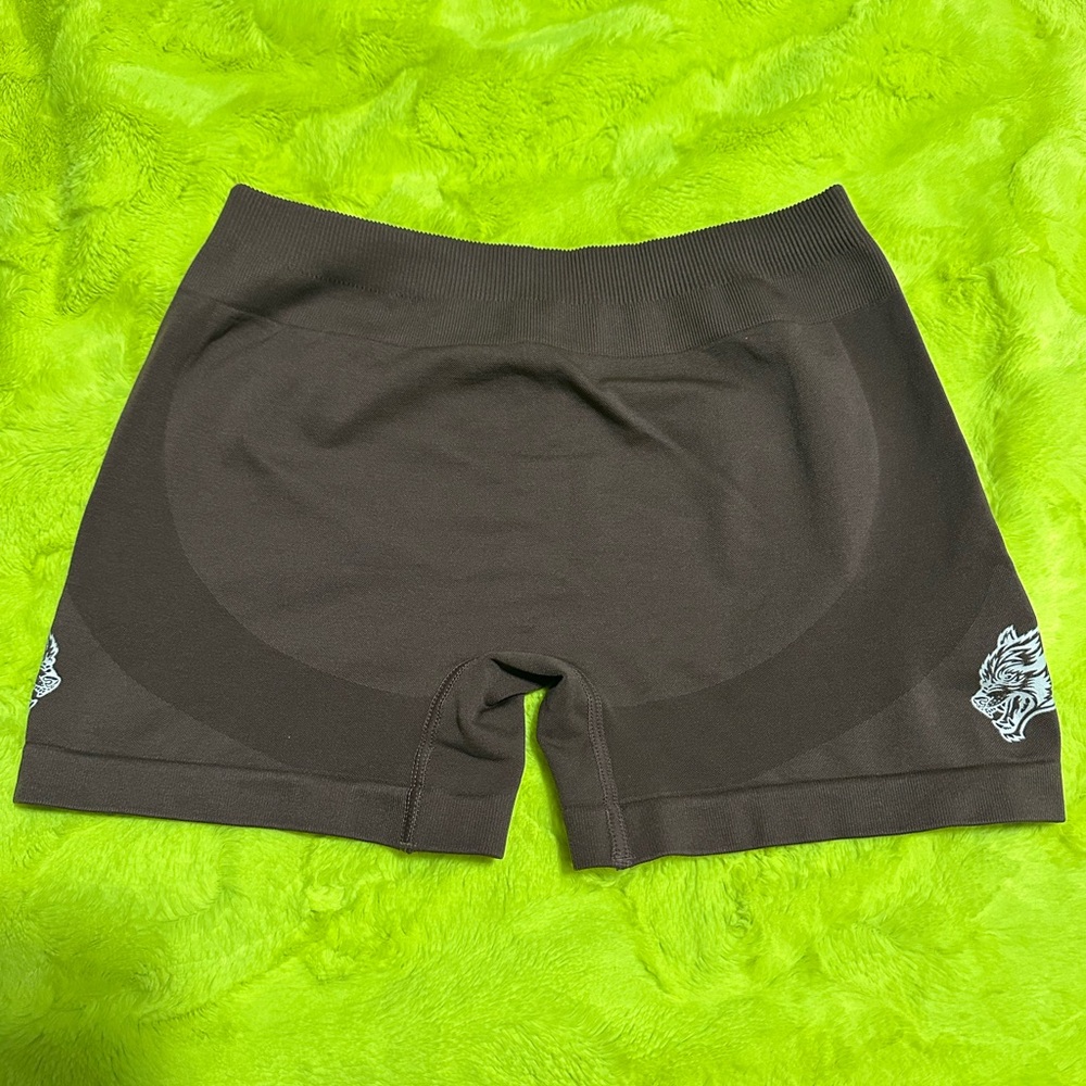 Darc scrunch shorts